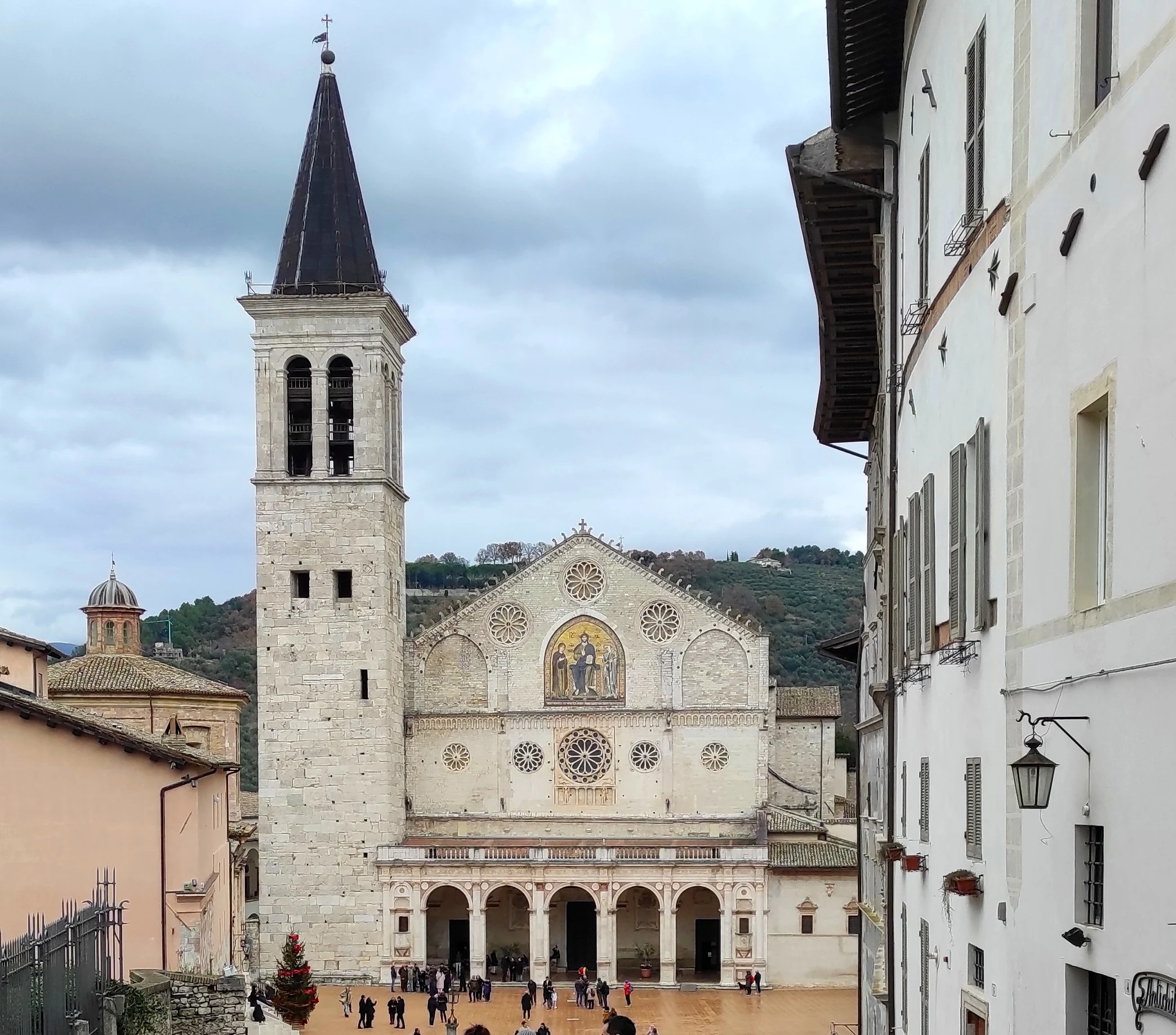 Spoleto in un giorno: guida accessibile in sedia a rotelle